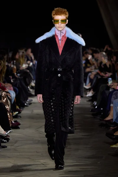 Look 28